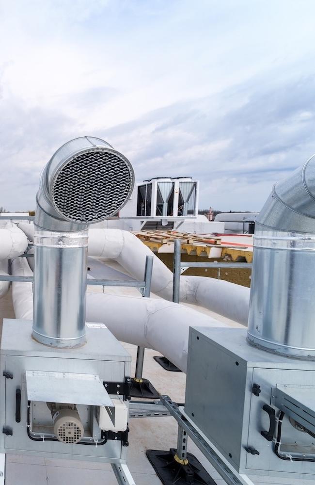 The air conditioning and ventilation system of a large industrial building is located on the roof. It consists of air ducts, air conditioning, smoke removal and ventilation SSUCv3H4sIAAAAAAAACnSSQW7DIBBF95V6B4t1LGG7rpNue4VKXURdDJjYKBgswKmiKHfvYEzKot15/nwe8wffnp+KgjBwkpO34hYqrKVSi/MWvDQaZbrbdCt0L2yuXGzzSnMBZF6JXnpjJahcZOD5qGESKOpFqSDf1yZxHvzihAuzbBIHLwZkRPGBiAMfY12kxtrEE9giHxa0m431McYuc7iFBccnom3hk48kR7z5P6zA4Y0yw/Uv5LuZ5gWp7hcWP74eCxqE5tc1YBbcCiUgBj9GKzl/I2fKVwFLL022hYvhoIKhyUizlVzqITtm/Lg+WjrGzaK9DSOQFIEoY2ZgKjzJCZki6SM4h/Y+6dlFHH8RM2X3aOPXABuV9LjeUFZN01RdU3f7uqIdpV27GeJrjxI56zgJhDU/yz6PLsMEpGp7KljdlowBlC/toSr3HetK1hyAVvxE9zXDxd9/AAAA//8DALm7h+nWAgAA